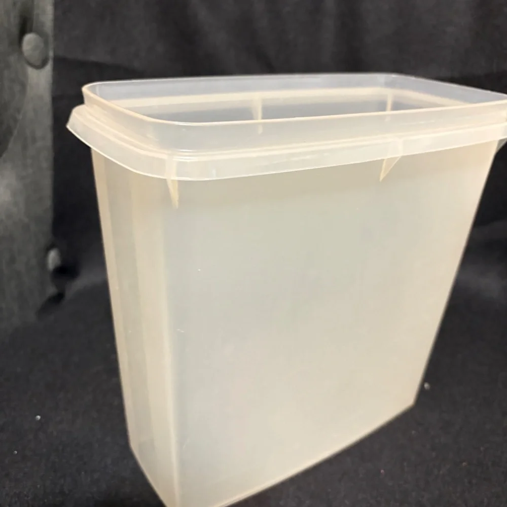 TUPPERWARE Clear Food Storage 8.25